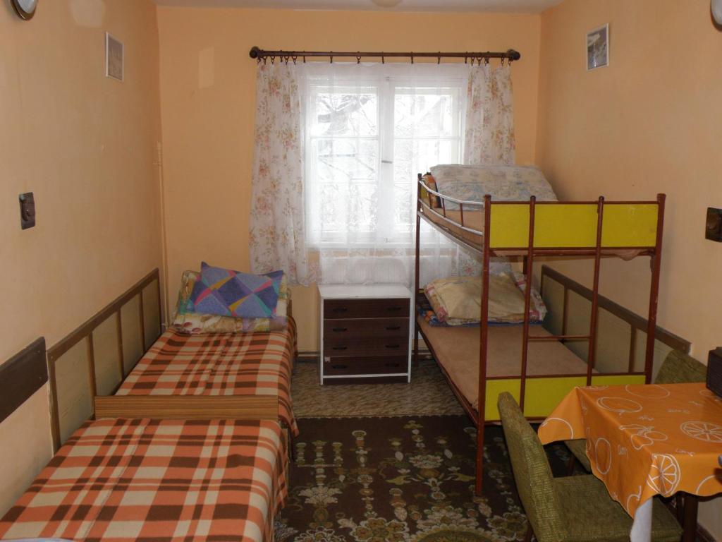 Хостел Szkolne Schronisko Mlodziezowe Zloty Widok Пеховице Номер фото